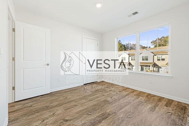 Building Photo - 30 Benedict Ln