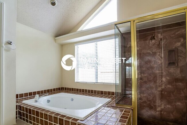 Building Photo - 3 Bedroom Pet-Friendly Home in Houston, TX with Main Street Renewal