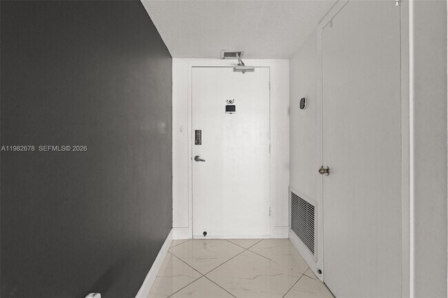 Building Photo - 18071 Biscayne Blvd