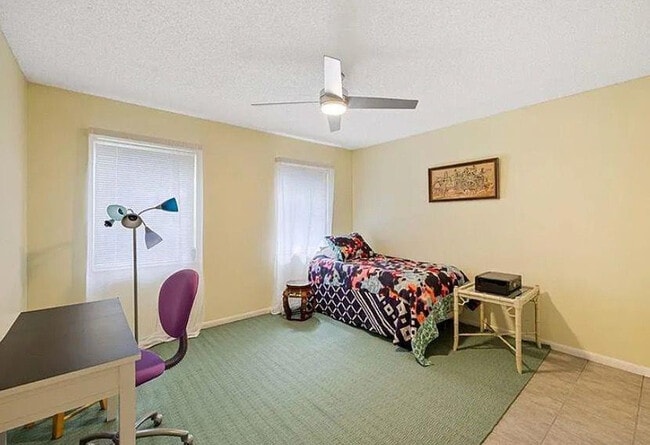 Building Photo - 209 Bobolink Way