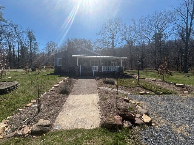 Building Photo - Rare Oasis: 2BR Home with Large Loft Area on 1.5 Acres Bordering National Forest and Fronting Dry...