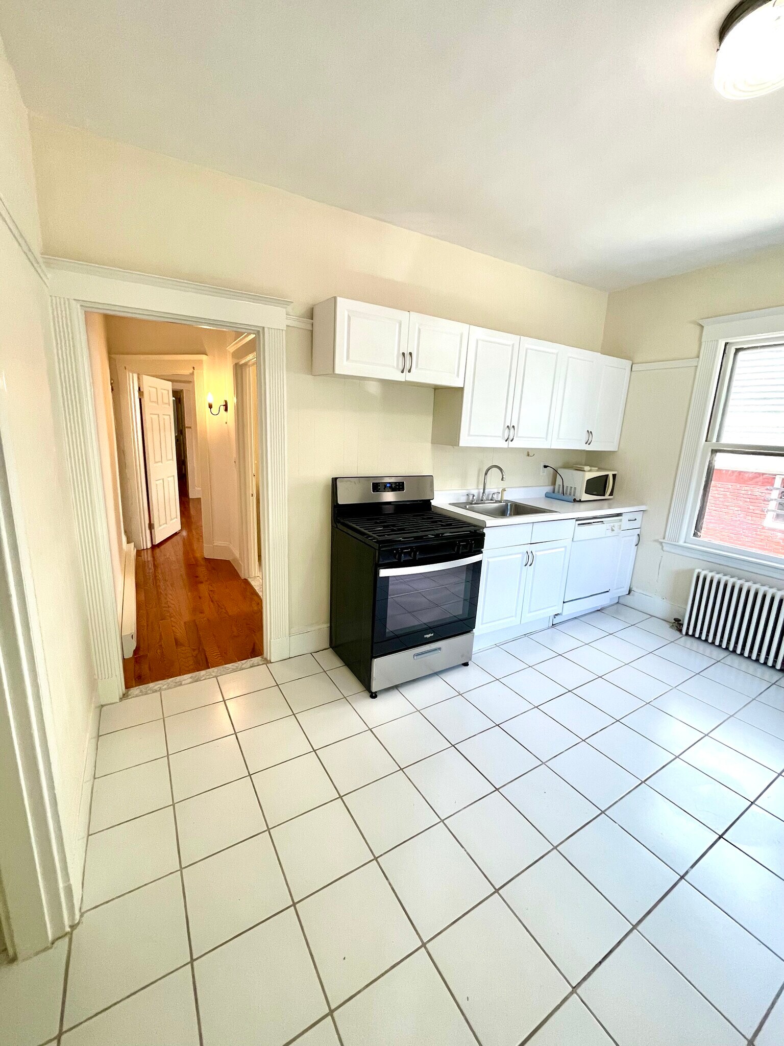 Building Photo - 81 College Ave