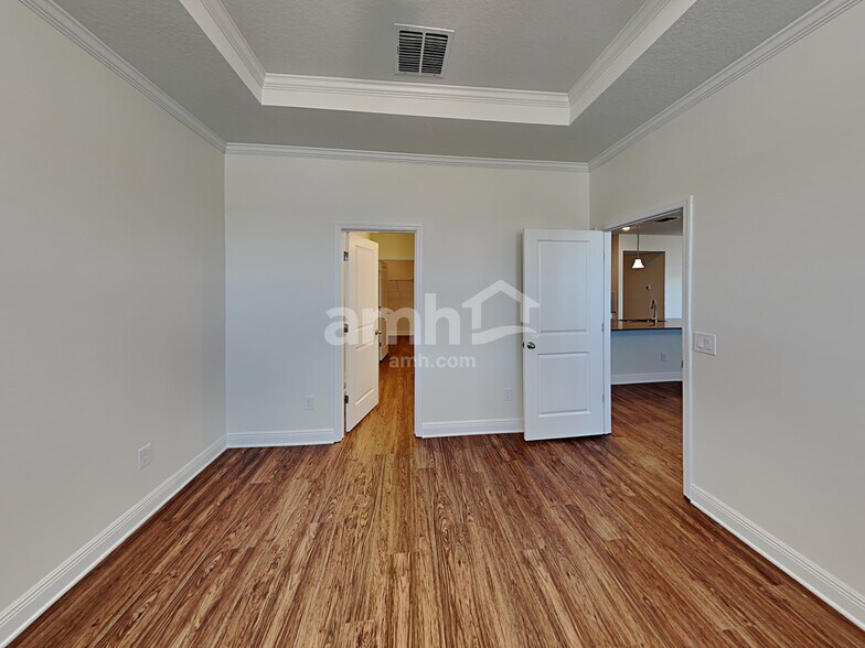 Building Photo - 1228 Sky Lks Dr