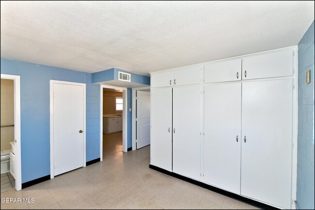 Building Photo - 8058 Gilbert Dr