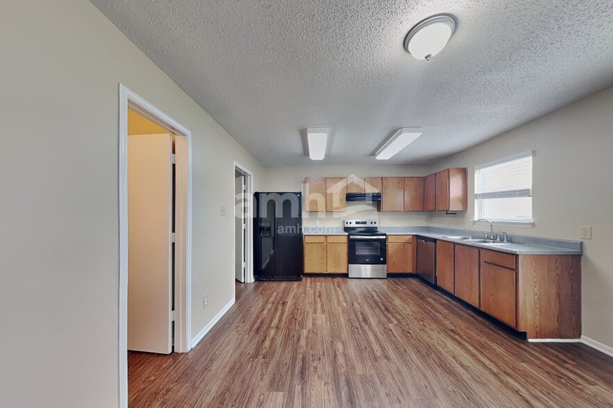 Building Photo - 6838 W Stansbury Blvd