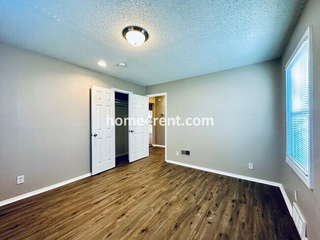 Building Photo - Adorable Home Featuring Wood Floors, SS Ap...