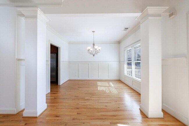 Building Photo - 970 Samples Ln NW