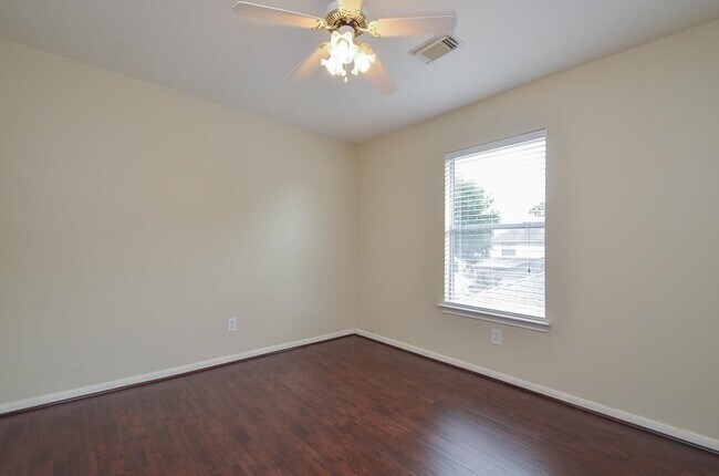 Building Photo - 20735 Fawnbrook Ct