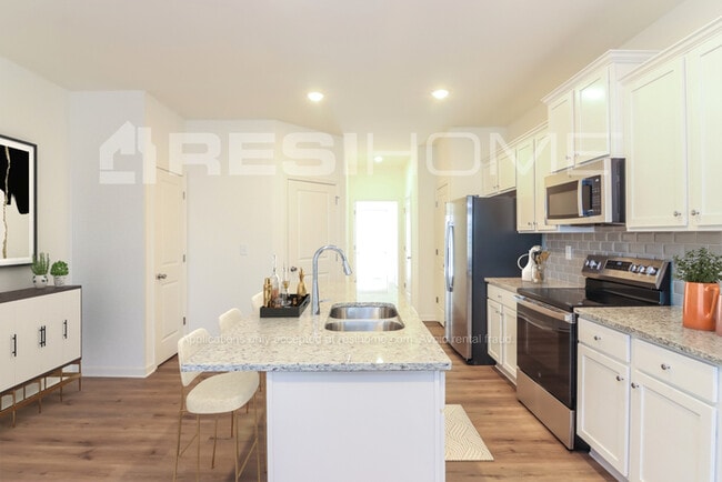 Building Photo - 679 Louis Ln