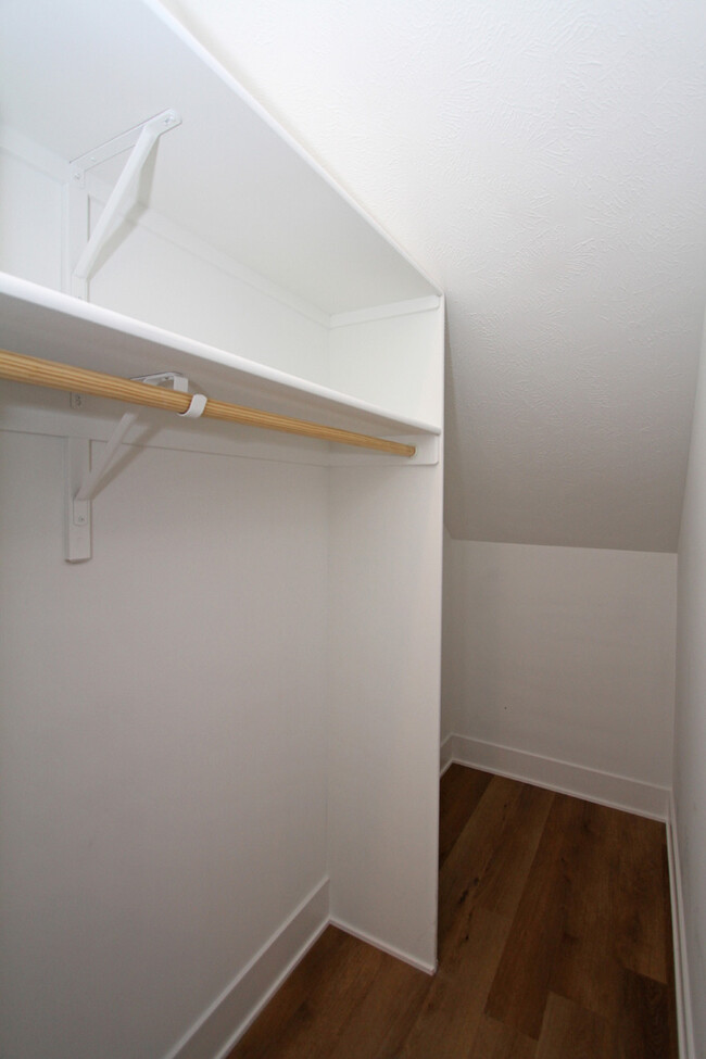 Building Photo - 841 W Burnham St