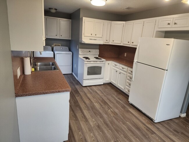 Building Photo - 3114 Molly Dr