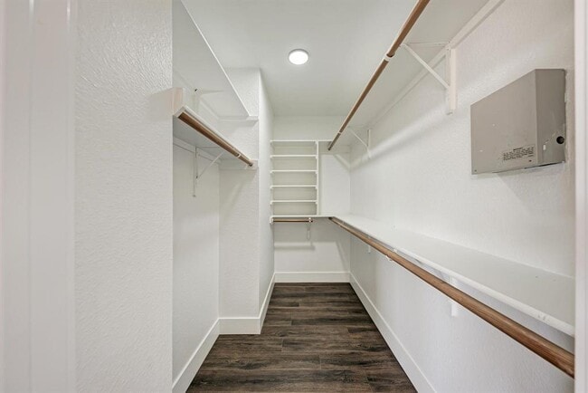 Building Photo - 801 Black Isle Dr