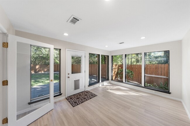 Building Photo - 1912 Foxtail Pl