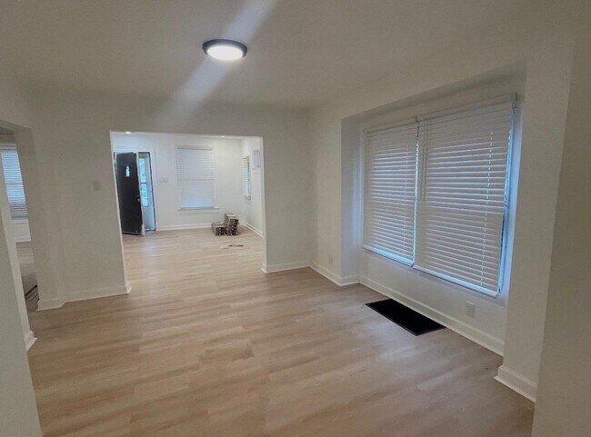 Building Photo - 4112 Park Ave