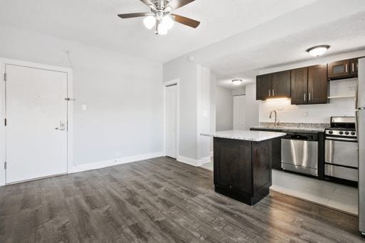 Building Photo - 4520 N Clarendon Ave