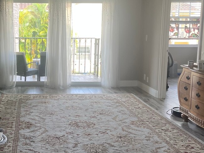 Building Photo - 1035 Lake Shore Dr