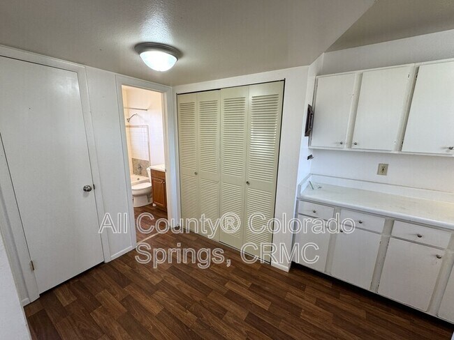 Building Photo - 1105 Cree Dr