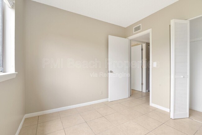 Building Photo - 400 Nottingham Cir