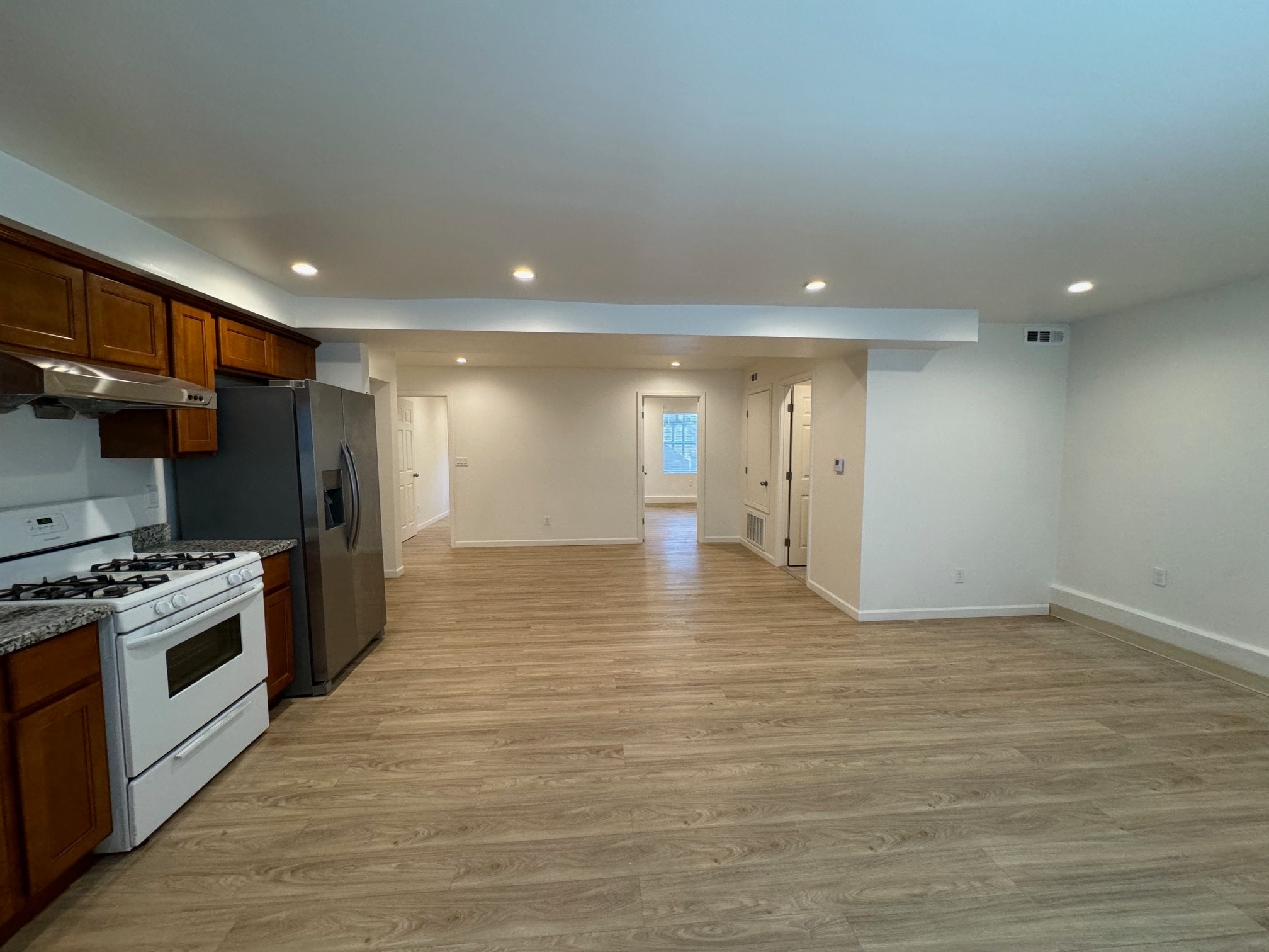 Building Photo - 1551 Santa Clara Ave