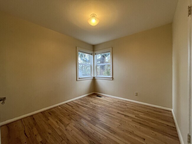 Building Photo - Cozy Portland Gem with Bright, Open Living...