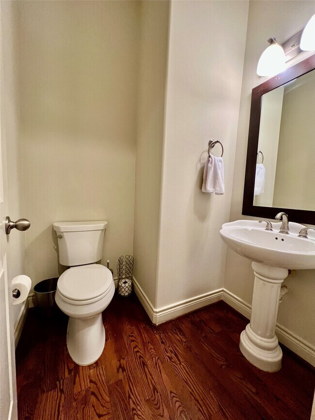 Building Photo - 3255 Maxroy St