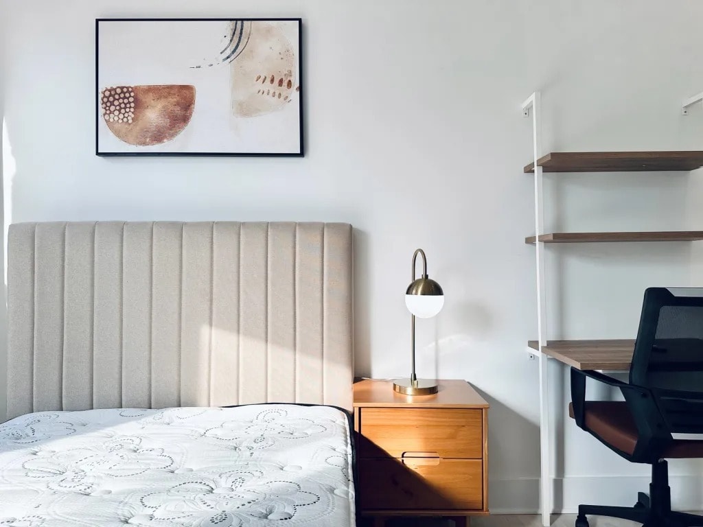 Building Photo - Furnished room/NOT APARTMENT