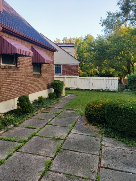 Building Photo - 3283 Pickbury Dr