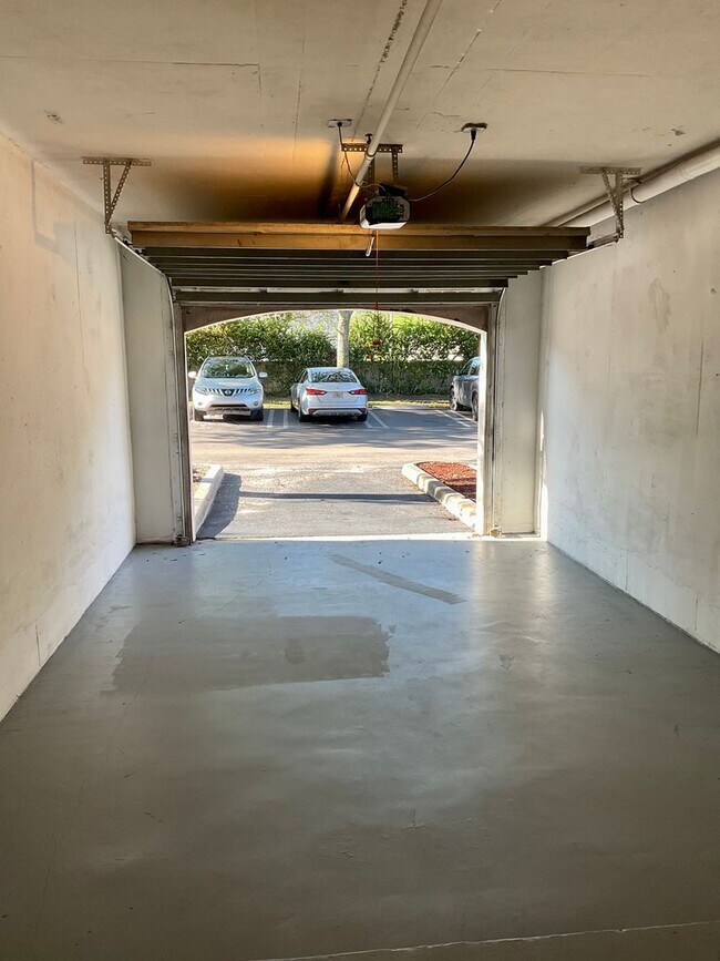 Building Photo - The Grand Isles - Key Lago