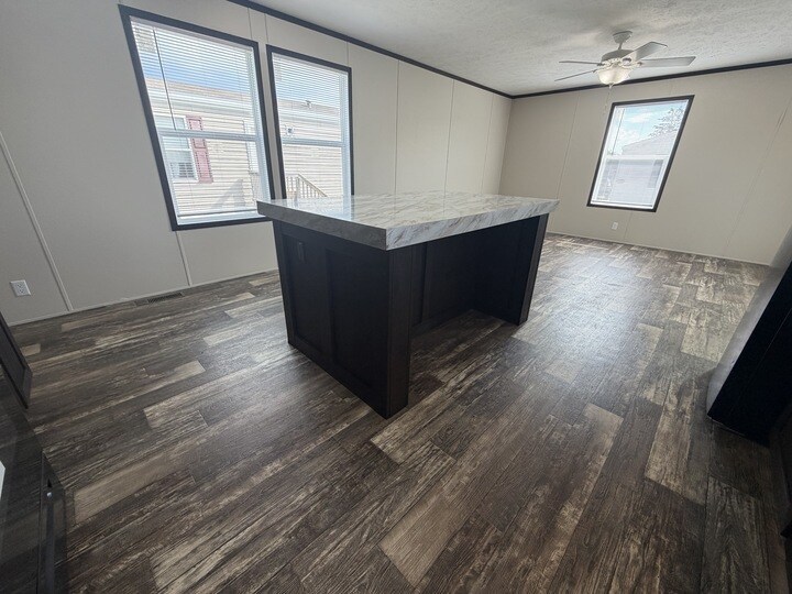 Building Photo - 38019 Leverette Ave