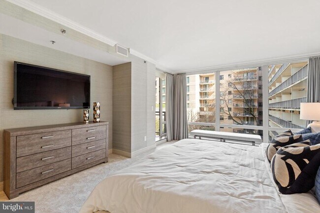 Building Photo - 1111 23rd St NW