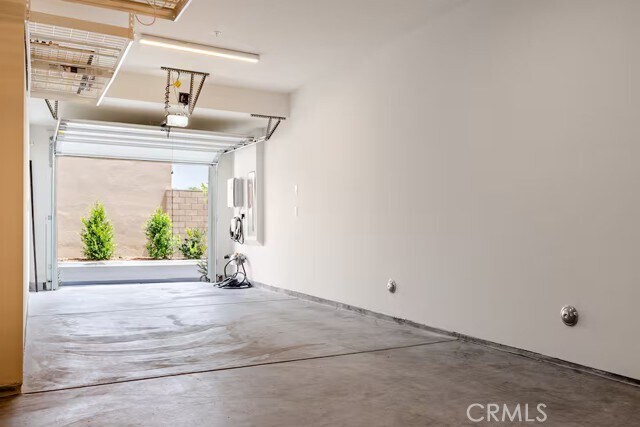 Building Photo - 243 S Sand Palm Dr