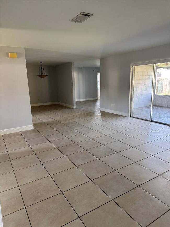 Building Photo - Home in BVL