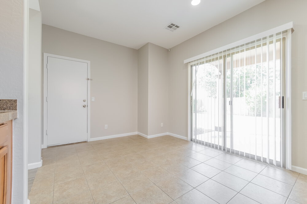 Building Photo - 2026 S Swan Dr