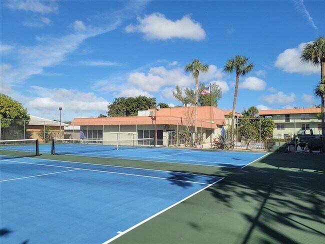Building Photo - 805 W Oakland Park Blvd