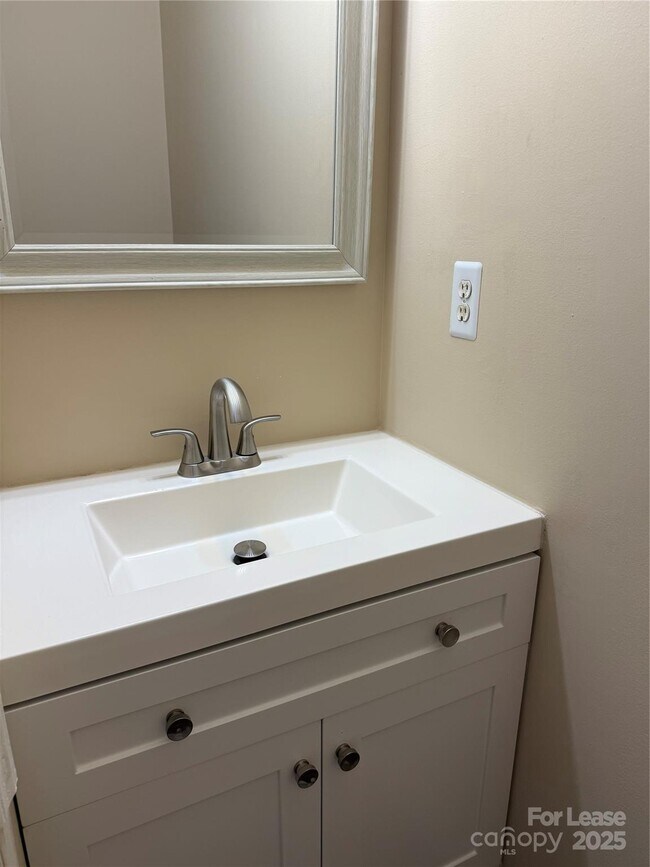 Building Photo - 6306 Old Pineville Rd