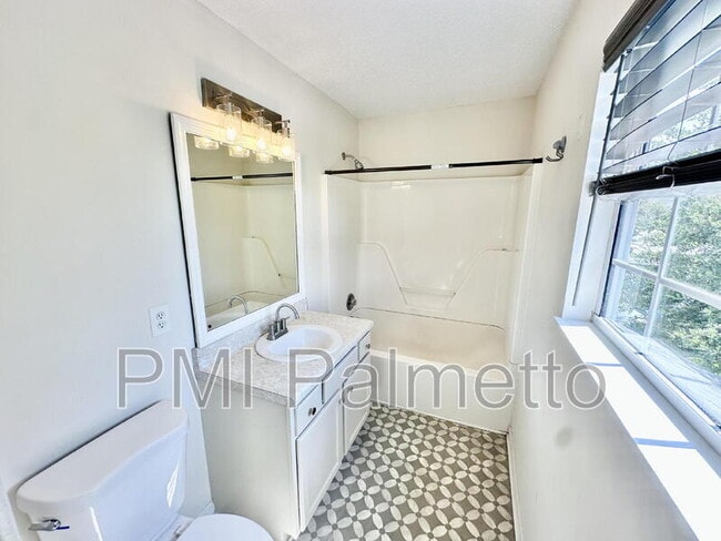 Building Photo - 227 Hardwood Dr