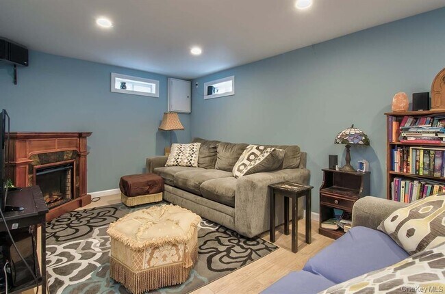 Building Photo - 15 Janet Dr