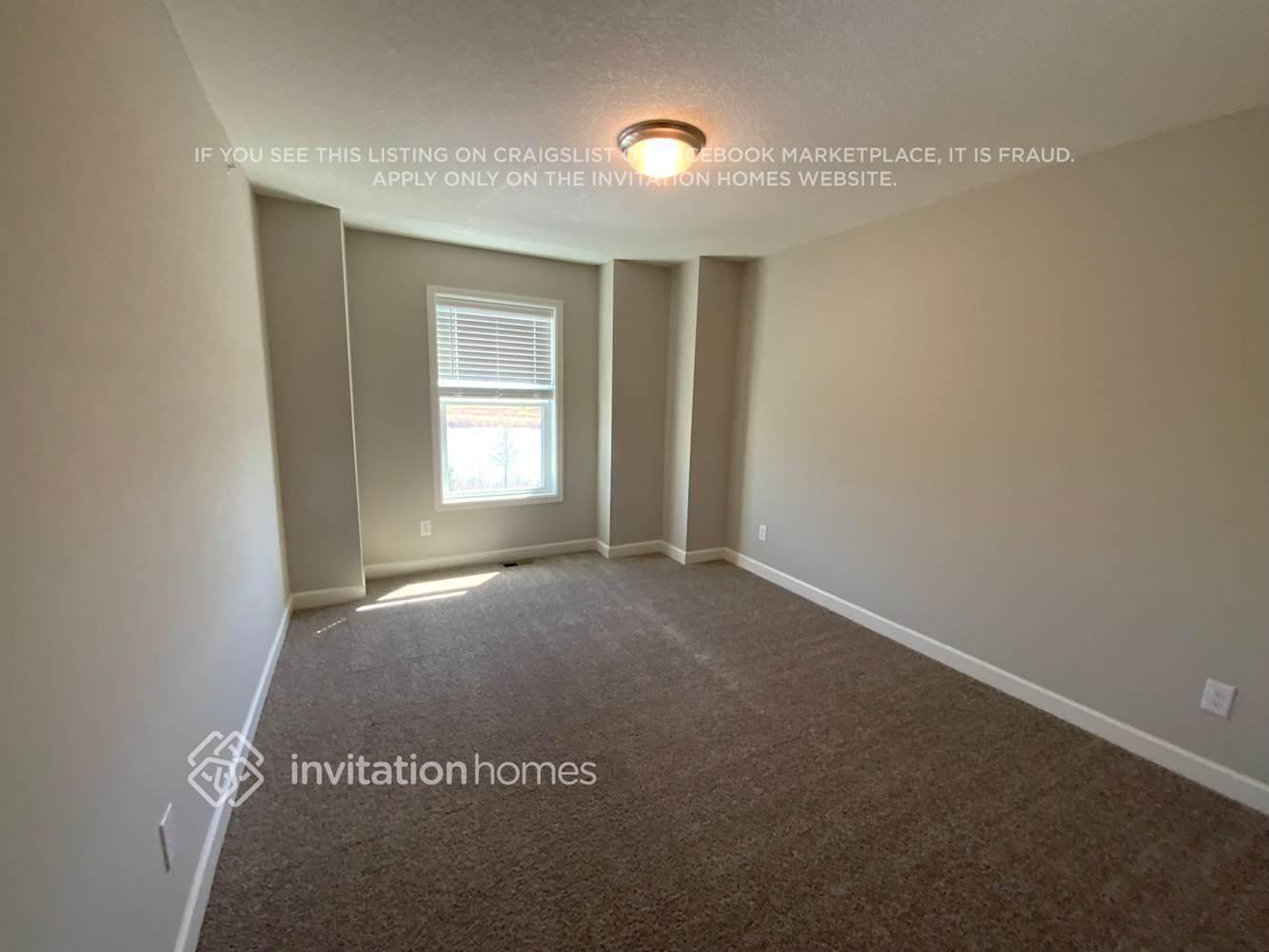 Building Photo - 10948 Yalta St NE