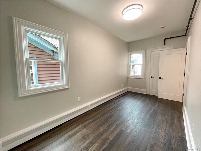 Building Photo - 53 S Clover St