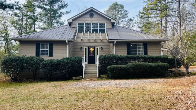 Primary Photo - Charming Cottage Style 4 bedroom, 2 bathroom home in Lagrange! Must See!