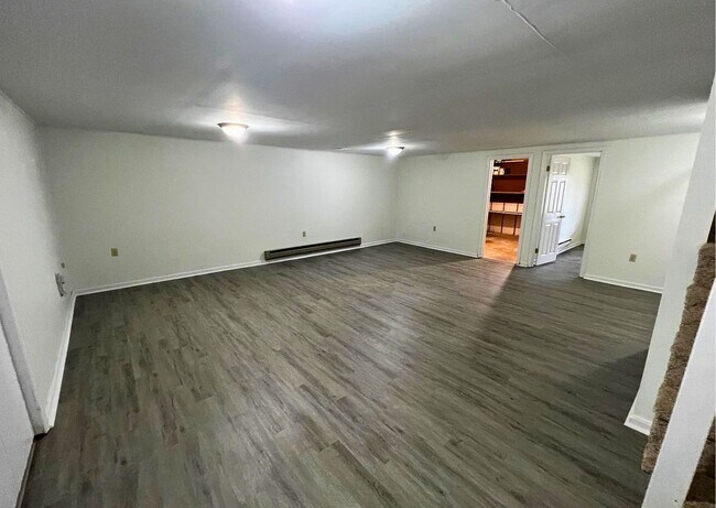 Building Photo - 102 Caernarvon Ct