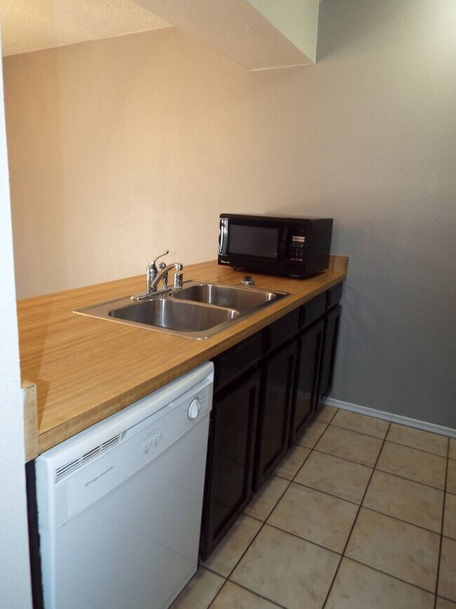 Building Photo - 2 BEDROOM 2 BATHROOM TEMPE CONDO