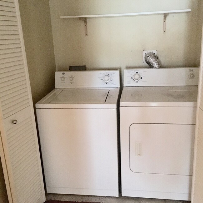 Building Photo - $4900 / 6br - University/ Wallingford House! 6BR/3BTH