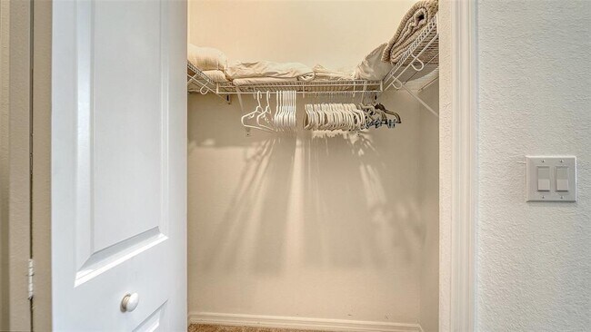 Building Photo - 12180 Wellen Golf St