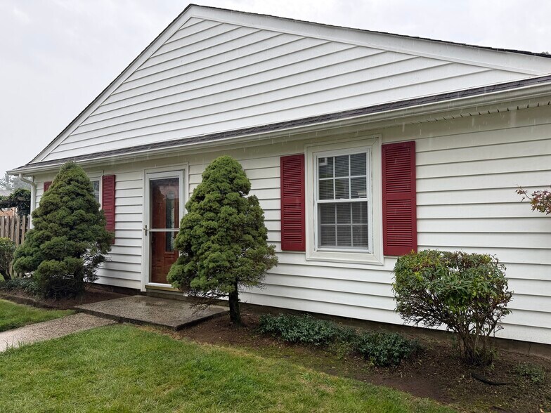 Building Photo - 126 Kingsley Way
