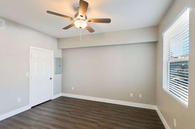 Building Photo - 2 Suite 1st Floor Condo In Gated Northwest...