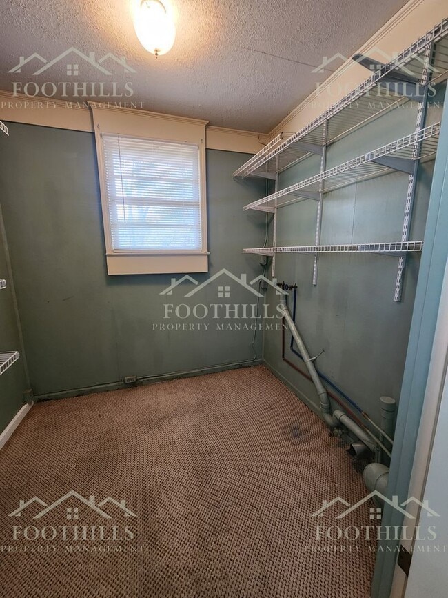 Building Photo - 2013 Boul Hts