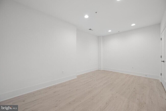 Building Photo - 11344 Emerald Park Rd