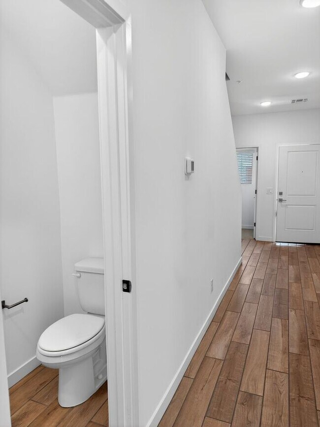 Building Photo - Stunning New 3Beds/2.5Bath Townhome in Phoenix, AZ!