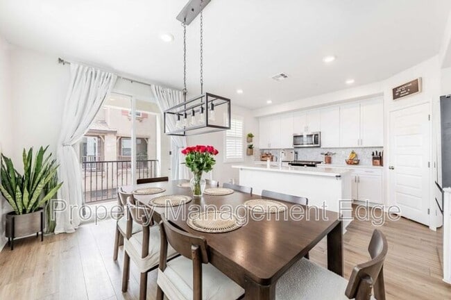 Building Photo - 40709 Melrose Dr